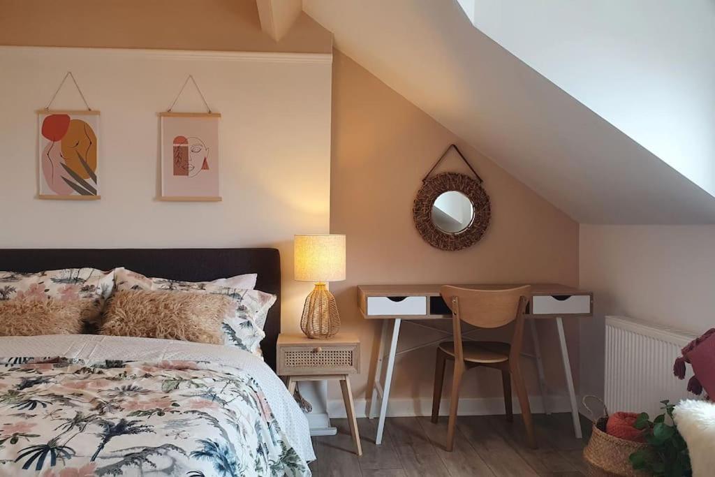 Designer 4-bed In The Heart Of * Belfast