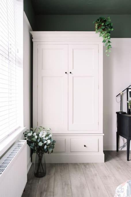 Designer 4-bed In The Heart Of Holiday home