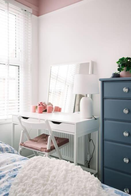 Designer 4-bed In The Heart Of * Belfast