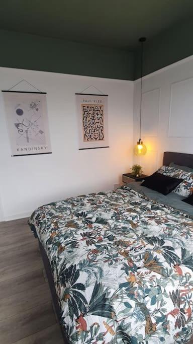 Designer 4-bed In The Heart Of * Belfast