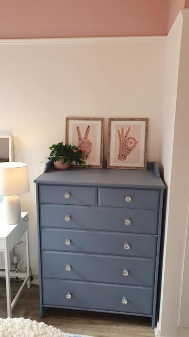 Designer 4-bed In The Heart Of Holiday home *