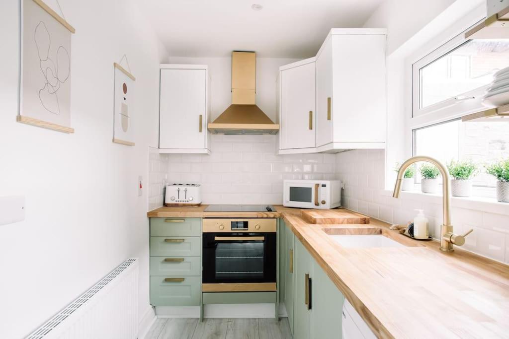 Designer 4-bed In The Heart Of Holiday home *